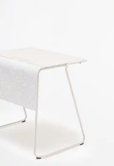 .mdd Loop Schultisch Sperrholz Gestell Metall perlweiss Filz-Knieblende Billig